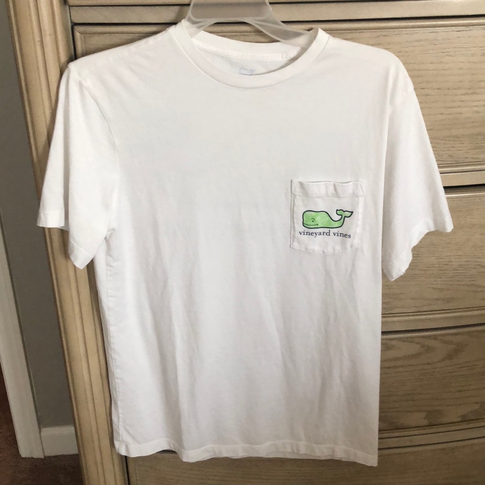 Vineyard vines tee